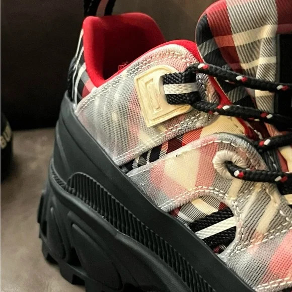 Stylish Plaid Sneakers with Red Accents - Picture 4 of 10